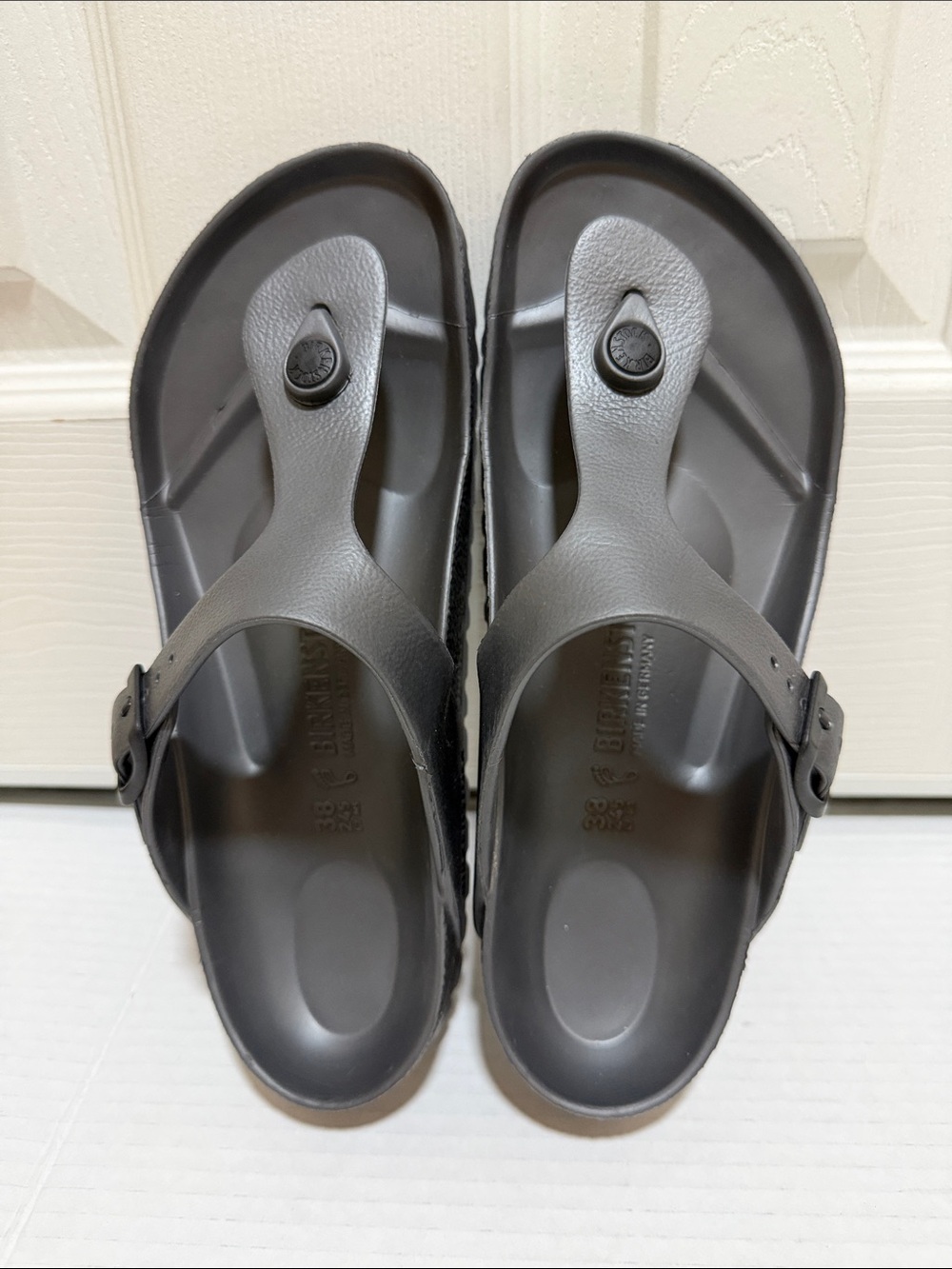 Birkenstock Gizeh Essential Sandals Grey- Size 38 (7-7.5) - Picture 2 of 10